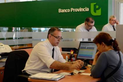Los bancos vuelven al horario normal